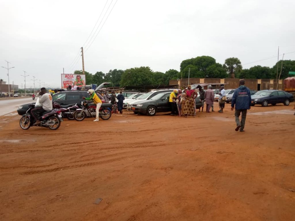 Article : Bénin ! Le non-respect de la distanciation sociale et du port de masques dans les taxis  les béninois semblent ne plus avoir peur du coronavirus ?
